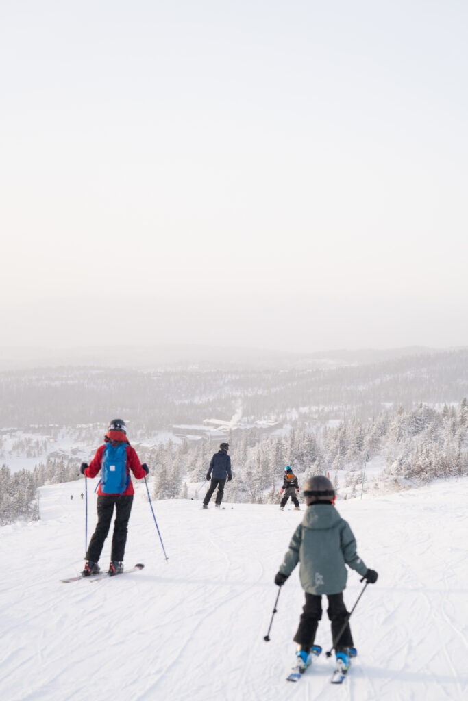 Ski i bakkene utenfor Norefjell Ski & Spa